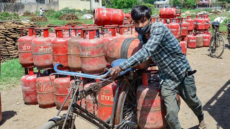 LPG cylinder price Hike लोग परेशान।