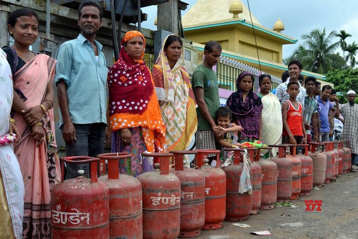 LPG cylinder price Hike लोग परेशान।